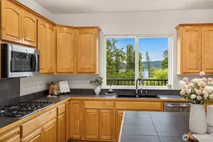 9021 Sand Point Way NE, Seattle, WA 98115 - Photo 10