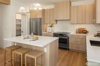 2530 30th Avenue W, Seattle, WA 98199 - Photo 8