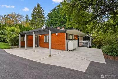 3240 90th Place SE, Mercer Island, WA 98040 - Photo 2
