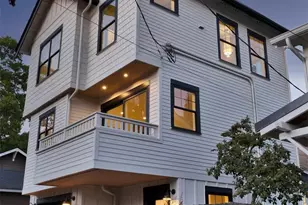 5549 B 34th Ave NE, Seattle, WA 98105 - Photo 2