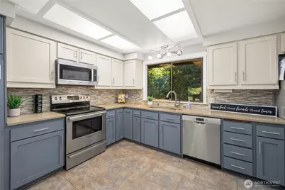 8051 NE Paulanna Lane, Bainbridge Island, WA 98110 - Photo 14