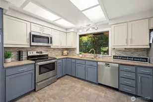 8051 NE Paulanna Ln, Bainbridge Island, WA 98110 - Photo 14