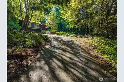 8051 NE Paulanna Lane, Bainbridge Island, WA 98110 - Photo 10