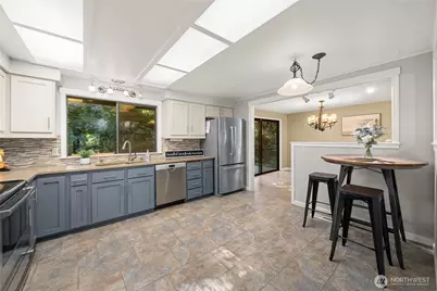 8051 NE Paulanna Lane, Bainbridge Island, WA 98110 - Photo 16