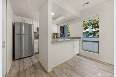 10819 NE 37th Place #221, Bellevue, WA 98004 - Photo 4