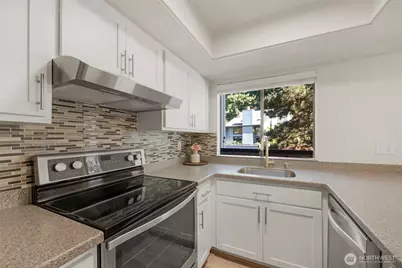 10819 NE 37th Place #221, Bellevue, WA 98004 - Photo 6
