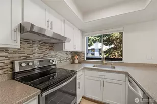10819 NE 37th Pl, Bellevue, WA 98004 - Photo 6