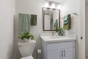 10819 NE 37th Pl, Bellevue, WA 98004 - Photo 20