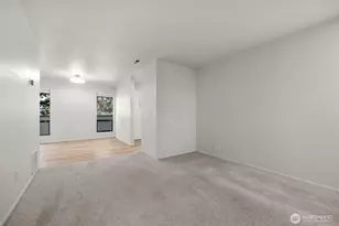 10819 NE 37th Pl, Bellevue, WA 98004 - Photo 12