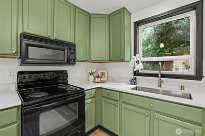 949 25th Avenue S, Seattle, WA 98144 - Photo 12
