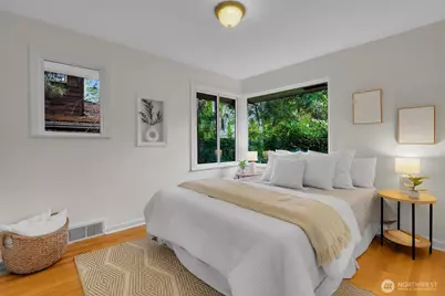 10527 23rd Avenue NE, Seattle, WA 98125 - Photo 16