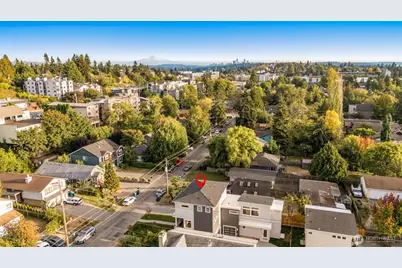 9251 Palatine Avenue N, Seattle, WA 98103 - Photo 30