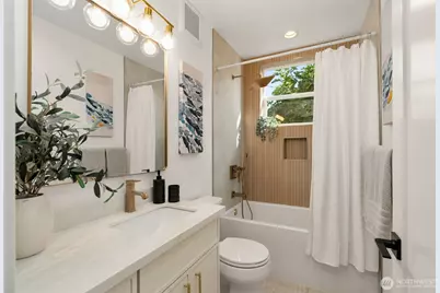 9251 Palatine Avenue N, Seattle, WA 98103 - Photo 4
