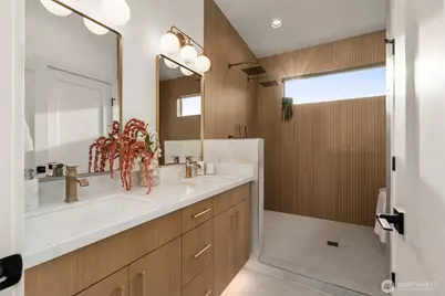 9251 Palatine Avenue N, Seattle, WA 98103 - Photo 26