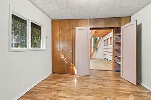 9555 College Way N, Seattle, WA 98103 - Photo 20