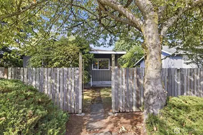 9555 College Way N, Seattle, WA 98103 - Photo 2