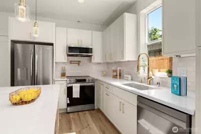 9251 Palatine Avenue N, Seattle, WA 98103 - Photo 30
