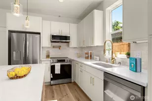 9251 Palatine Ave N, Seattle, WA 98103 - Photo 30