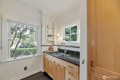 8057 12th Avenue NE, Seattle, WA 98115 - Photo 10