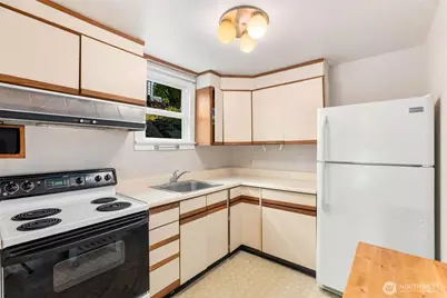 7741 1st Avenue NE, Seattle, WA 98115 - Photo 26