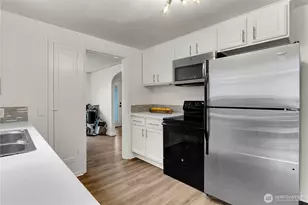 2157 Dexter Ave N, Seattle, WA 98109 - Photo 14