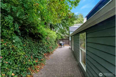 2157 Dexter Avenue N, Seattle, WA 98109 - Photo 4
