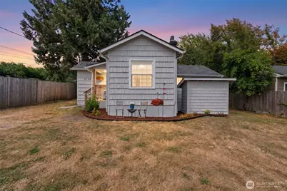 8143 10th Avenue SW, Seattle, WA 98106 - Photo 2