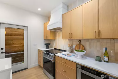 9549 Evanston Avenue N, Seattle, WA 98103 - Photo 20