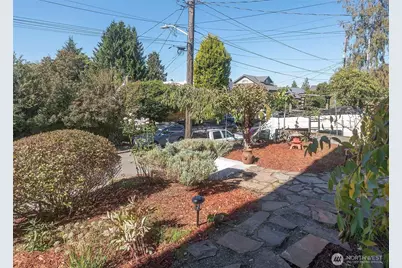 5110 Palatine Avenue N, Seattle, WA 98103 - Photo 2