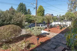 5110 Palatine Ave N, Seattle, WA 98103 - Photo 2