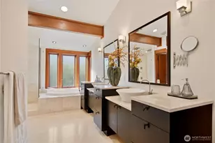 9641 NE 29th St, Clyde Hill, WA 98004 - Photo 26