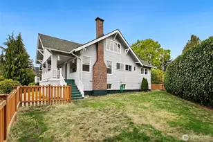 768 N 75th St, Seattle, WA 98103 - Photo 2
