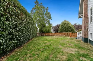 768 N 75th St, Seattle, WA 98103 - Photo 32