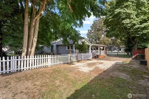733 2nd St, Woodland, WA 98674 - Photo 30
