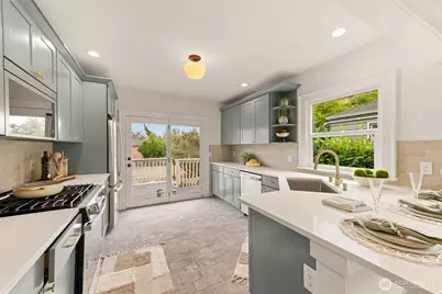 7534 Jones Avenue NW, Seattle, WA 98117 - Photo 8