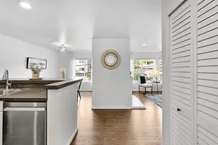 500 Aloha St, Seattle, WA 98109 - Photo 12