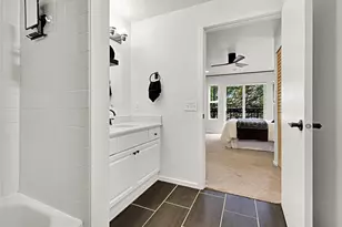 500 Aloha St, Seattle, WA 98109 - Photo 18