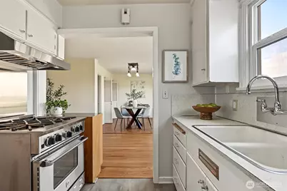 3046 24th Avenue W, Seattle, WA 98199 - Photo 12