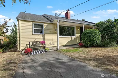 3046 24th Avenue W, Seattle, WA 98199 - Photo 1