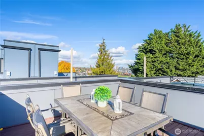 710 McGraw Street, Seattle, WA 98109 - Photo 18
