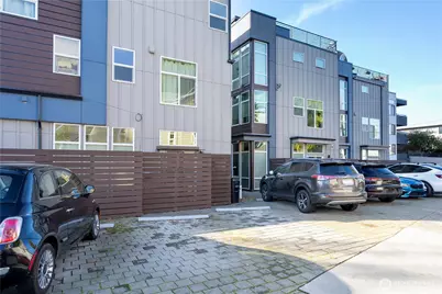 710 McGraw Street, Seattle, WA 98109 - Photo 2