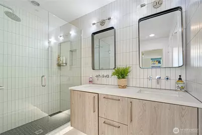 710 McGraw Street, Seattle, WA 98109 - Photo 16