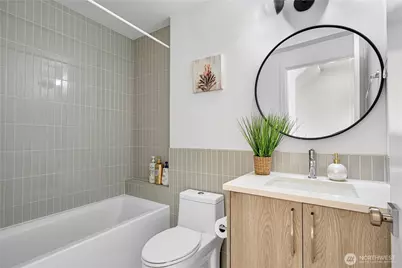 710 McGraw Street, Seattle, WA 98109 - Photo 12