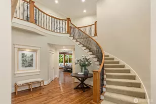 13102 Trail Heights Ct NE, Bainbridge Island, WA 98110 - Photo 4