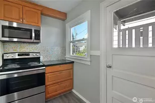 328 NE 52nd St, Seattle, WA 98105 - Photo 12