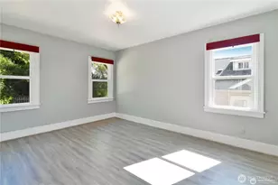 328 NE 52nd St, Seattle, WA 98105 - Photo 14