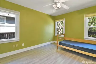 328 NE 52nd Street, Seattle, WA 98105 - Photo 16