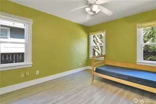 328 NE 52nd St, Seattle, WA 98105 - Photo 16