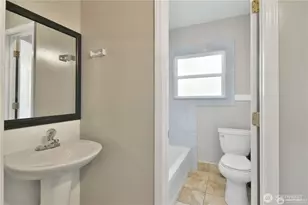 328 NE 52nd St, Seattle, WA 98105 - Photo 18