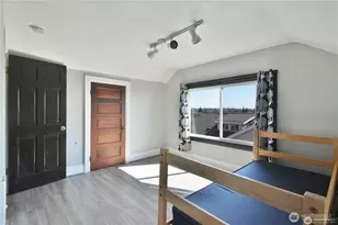 328 NE 52nd St, Seattle, WA 98105 - Photo 20